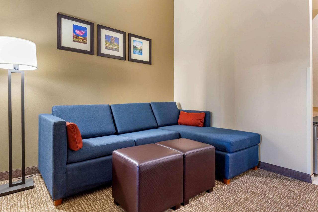 Comfort Suites Greensboro-High Point Ngoại thất bức ảnh